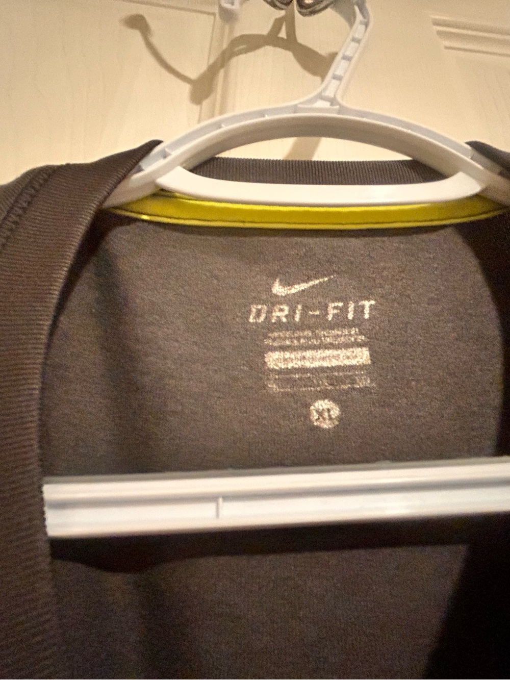 Nike Elite Kids Black Short-Sleeve T-Shirt with Neon Yellow Logo Sz. XL - Picture 5 of 5